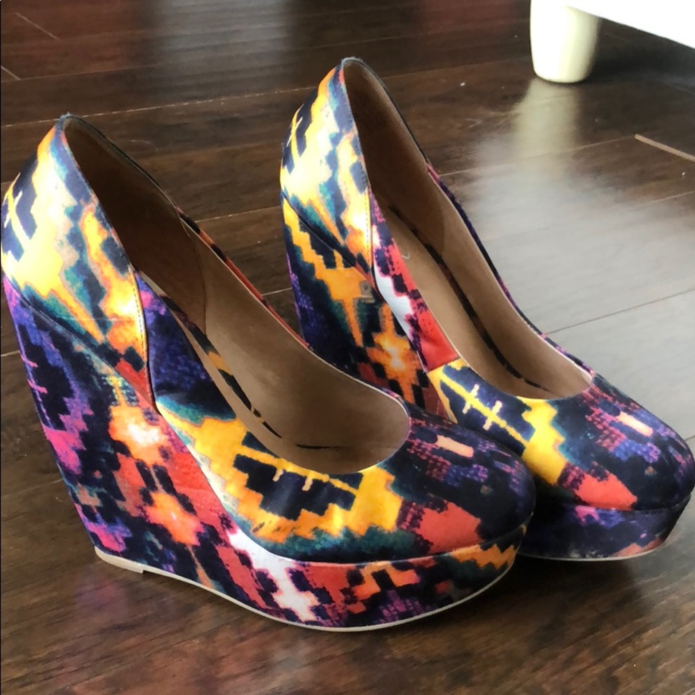 Aldo 8 Color Wedge